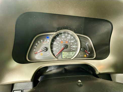 Used 2013 Toyota RAV4 XLE image 14