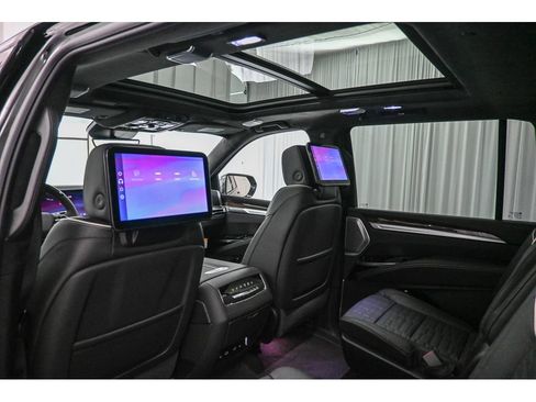 New 2026 Cadillac Escalade ESV Platinum Sport w/ LPO, ONYX Package image 15