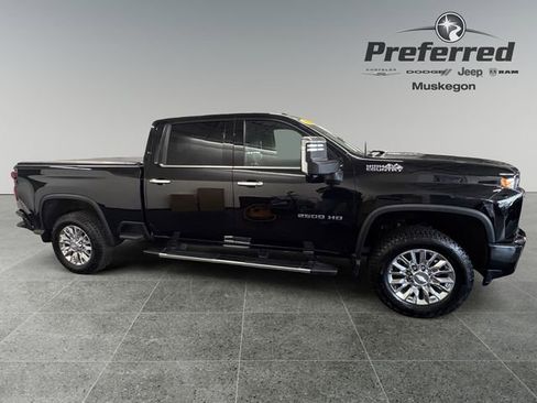Used 2022 Chevrolet Silverado 2500 High Country w/ LPO, Hitch Package AWD/4WD image 8