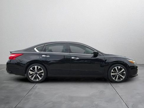 Used 2016 Nissan Altima 2.5 SR w/ LED Appearance Package FWD image 5