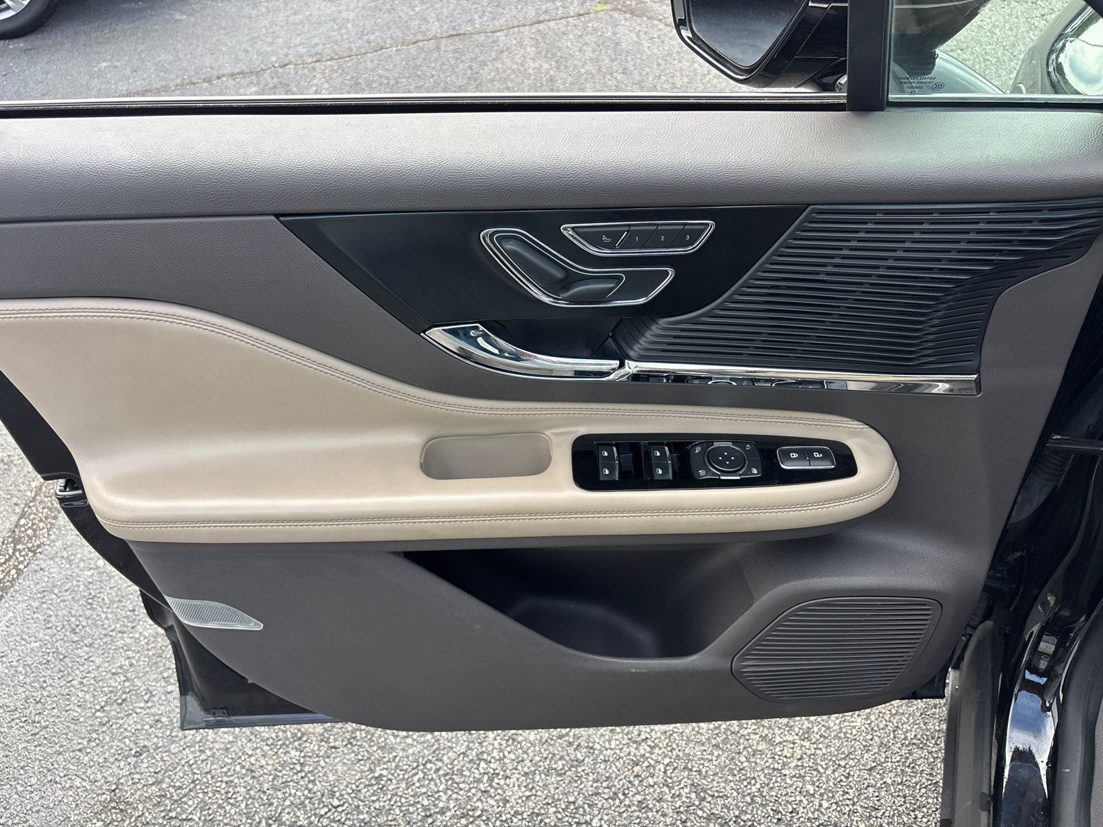 Certified 2020 Lincoln Corsair FWD w/ Equipment Group 101A image 11