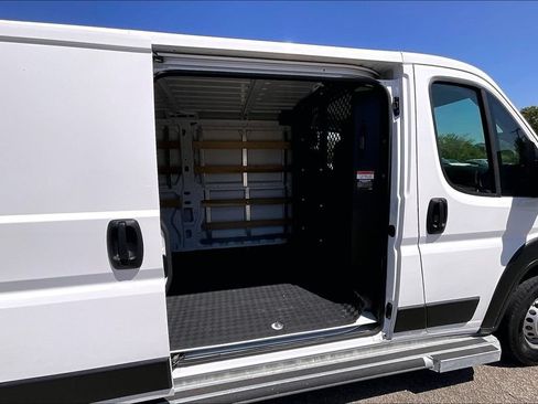 Used 2025 RAM ProMaster 2500 w/ U-Haul Equipment Group FWD image 23