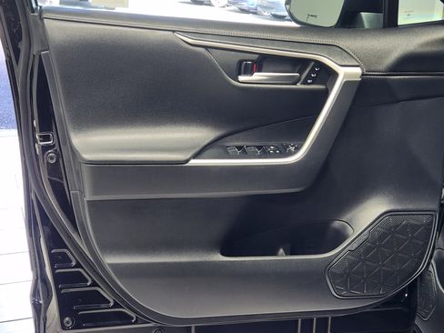 Used 2019 Toyota RAV4 Limited image 10