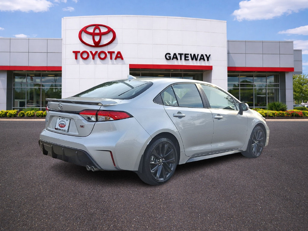 Used 2025 Toyota Corolla SE w/ Convenience Package FWD image 4