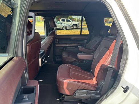 Used 2024 Ford Expedition Limited RWD image 28