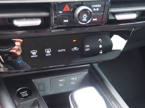 Used 2025 Nissan Kicks SR image 22