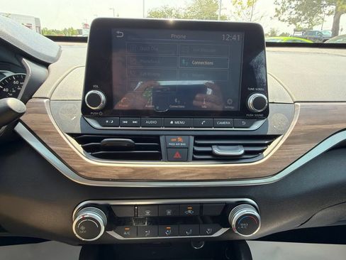 Used 2024 Nissan Altima 2.5 SV FWD image 31