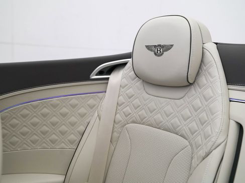 Used 2023 Bentley Continental GT Azure image 21