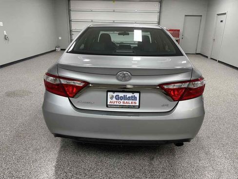 Used 2015 Toyota Camry SE image 18