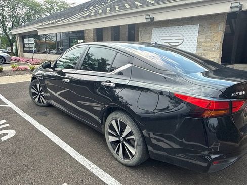 Used 2021 Nissan Altima 2.5 SV FWD image 8