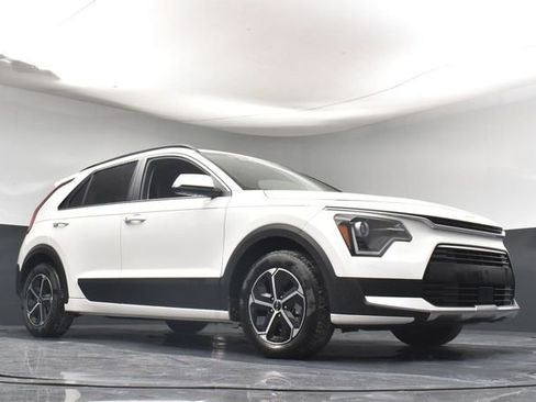 Used 2025 Kia Niro EX image 31