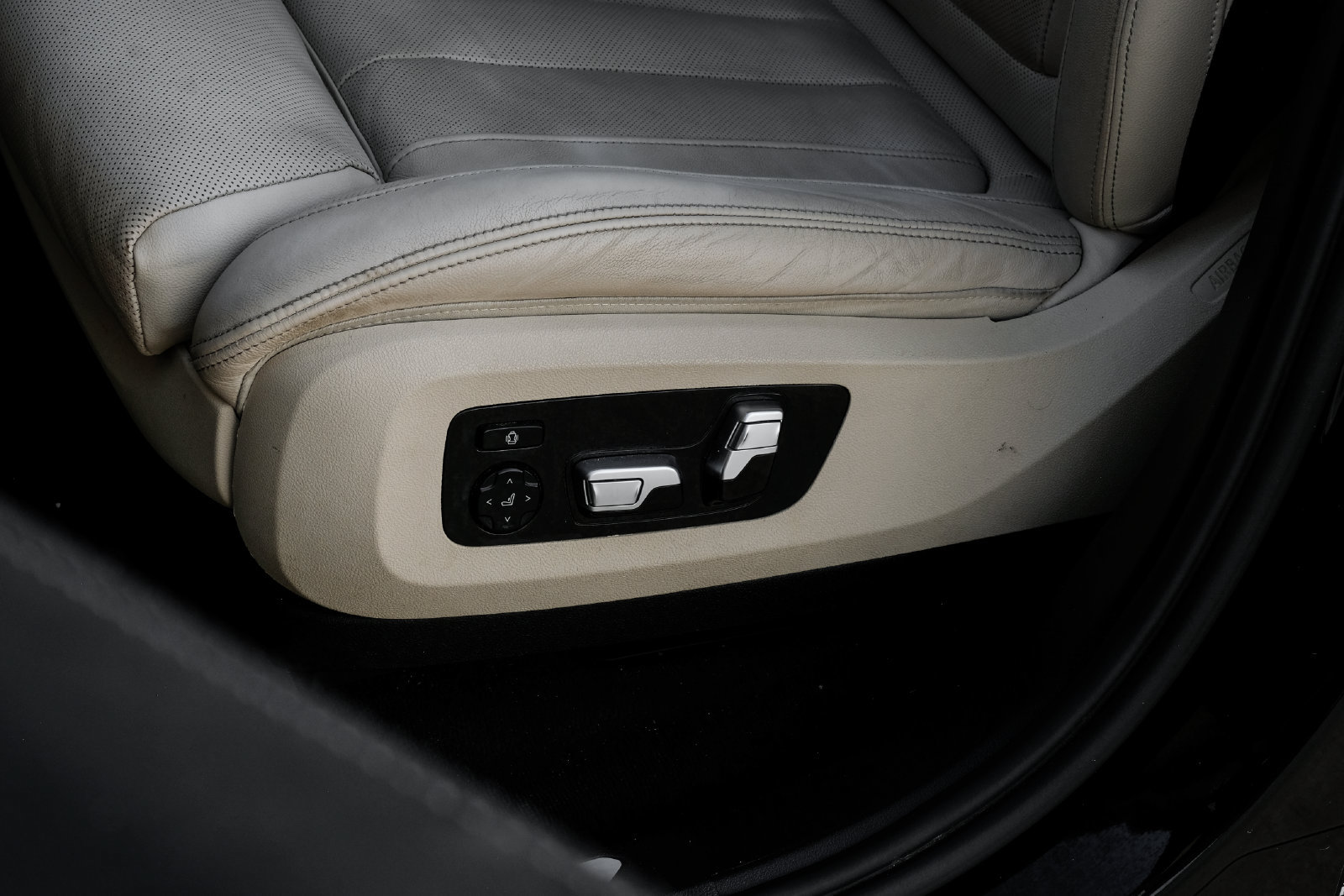 Used 2021 BMW X7 xDrive40i w/ M Sport Package AWD/4WD image 37