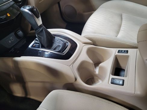 Used 2020 Nissan Rogue SV w/ Premium Package FWD image 26