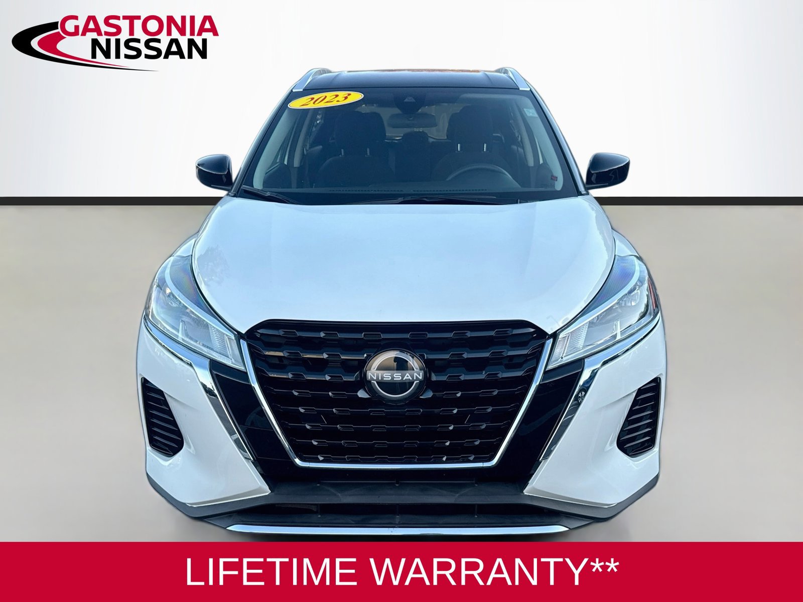 Used 2023 Nissan Kicks SV FWD image 2