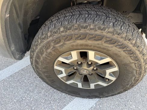 Used 2023 Toyota Tacoma TRD Off-Road w/ Technology Package AWD/4WD image 14