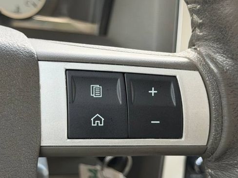 Used 2010 Chrysler 300 C RWD image 21