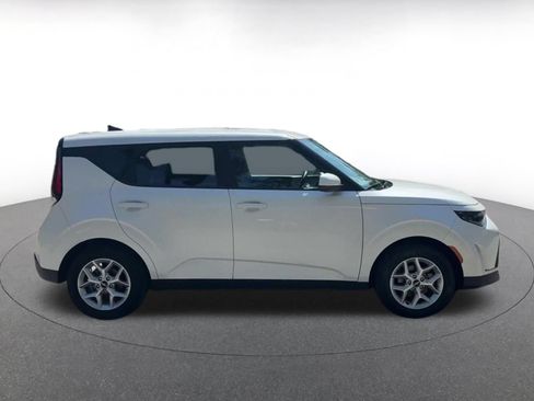 Used 2025 Kia Soul LX w/ LX Technology Package FWD image 15