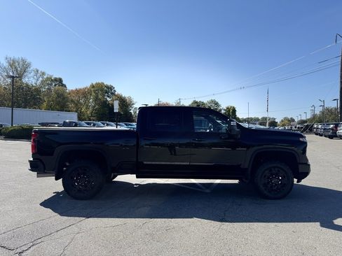 Used 2024 Chevrolet Silverado 3500 High Country w/ High Country Premium Package image 7
