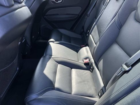 Used 2022 Volvo XC60 B5 R-Design w/ Climate Package image 19