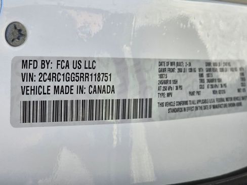 Used 2024 Chrysler Pacifica Limited FWD image 52