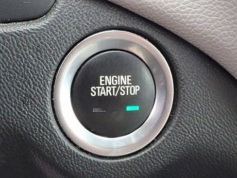 Used 2021 Chevrolet Equinox LS image 24