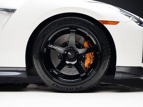 Used 2019 Nissan GT-R Premium AWD/4WD image 42
