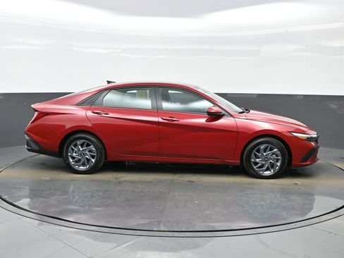 Certified 2025 Hyundai Elantra Blue image 7