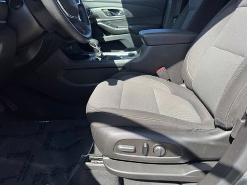 Used 2023 Chevrolet Traverse LT AWD/4WD image 5