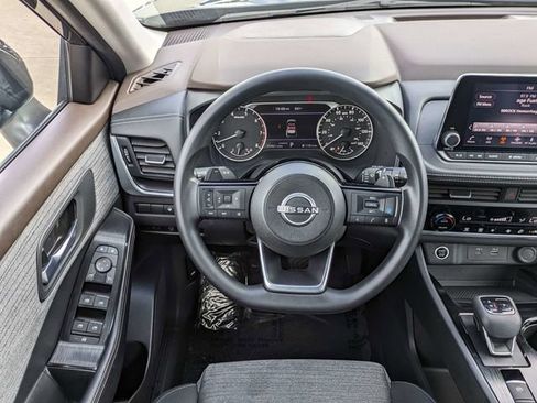 Used 2023 Nissan Rogue SV FWD image 17