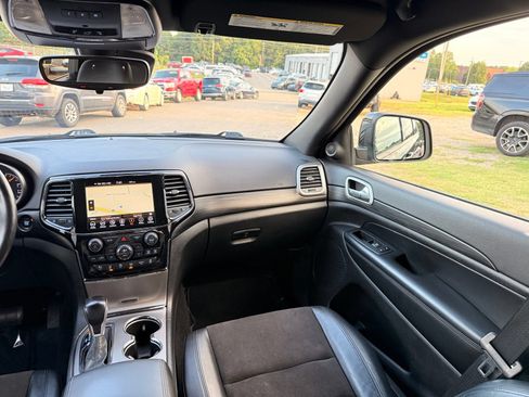 Used 2021 Jeep Grand Cherokee Laredo X AWD/4WD image 24