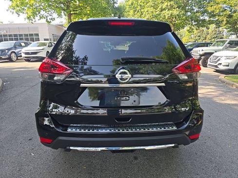Used 2019 Nissan Rogue SV w/ Premium Package FWD image 7