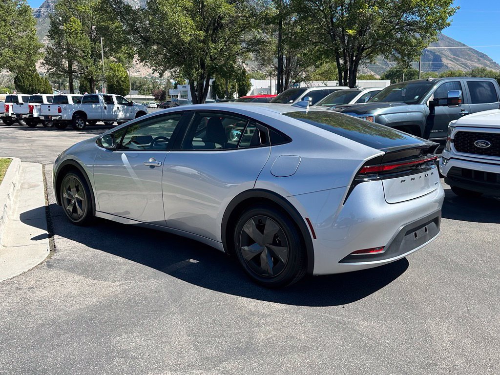 Used 2025 Toyota Prius LE FWD image 14