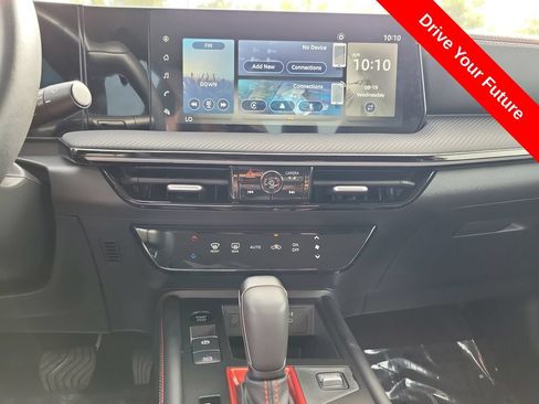 Used 2025 Nissan Kicks SR AWD/4WD image 14