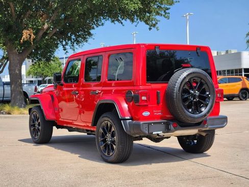 Used 2025 Jeep Wrangler Unlimited Sahara w/ Safety Group AWD/4WD image 5