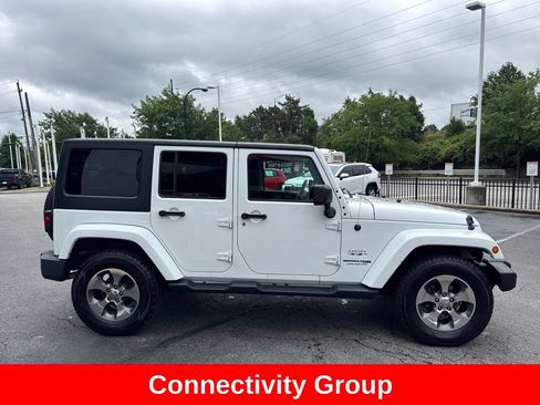 Used 2018 Jeep Wrangler Unlimited Sahara w/ Connectivity Group AWD/4WD image 8