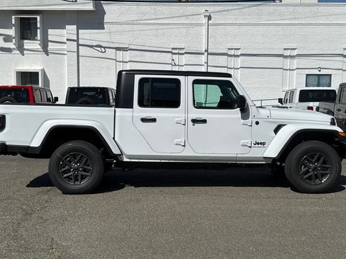 New 2026 Jeep Gladiator Sport image 2