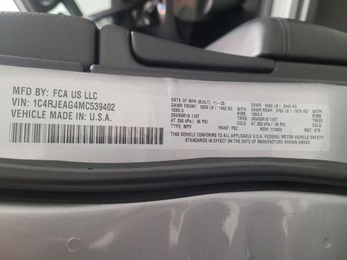 Used 2021 Jeep Grand Cherokee Laredo image 33