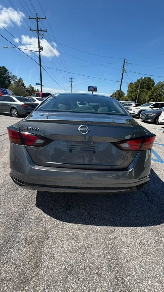 Used 2024 Nissan Altima 2.5 S FWD image 5