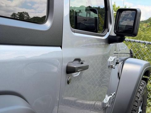 Used 2019 Jeep Wrangler Sport AWD/4WD image 20