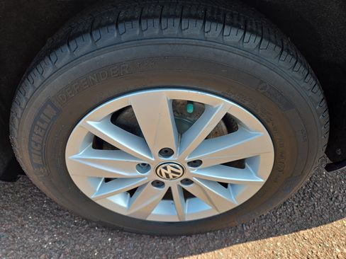 Used 2016 Volkswagen Golf S FWD image 11