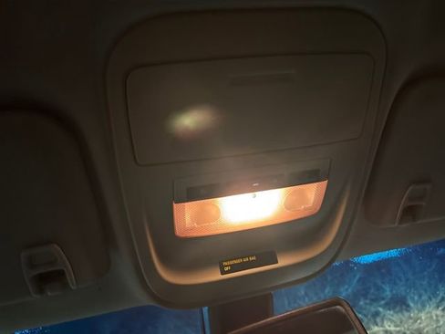 Used 2017 Chevrolet Colorado Z71 image 32