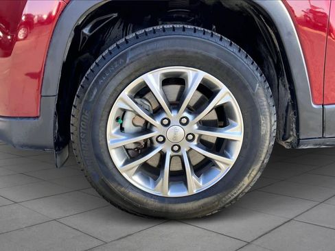 Used 2020 Jeep Cherokee Latitude Plus image 11