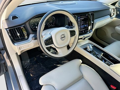 Used 2022 Volvo S60 B5 Inscription image 9