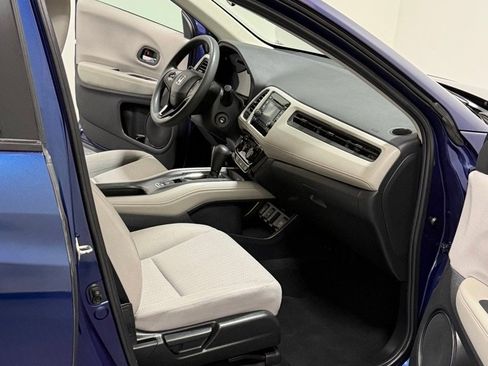 Used 2017 Honda HR-V LX image 11