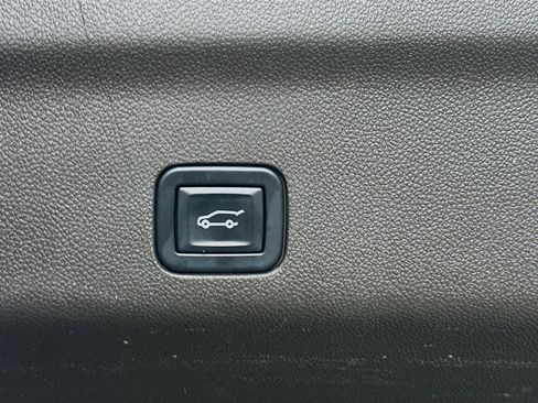 Used 2022 Cadillac Escalade Premium Luxury w/ Performance Package image 33