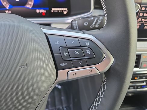 New 2025 Volkswagen Taos SE image 20