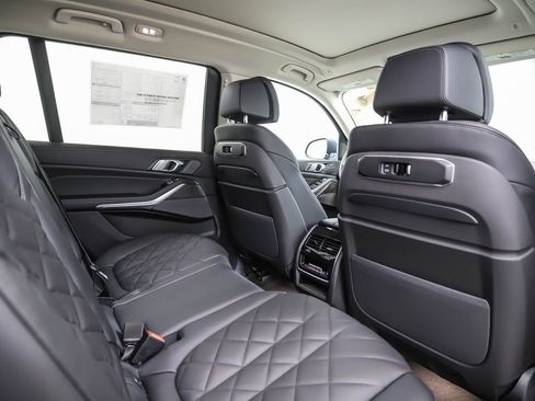 Used 2025 BMW X7 xDrive40i image 27