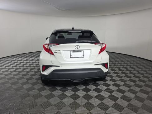 Used 2020 Toyota C-HR XLE FWD image 4