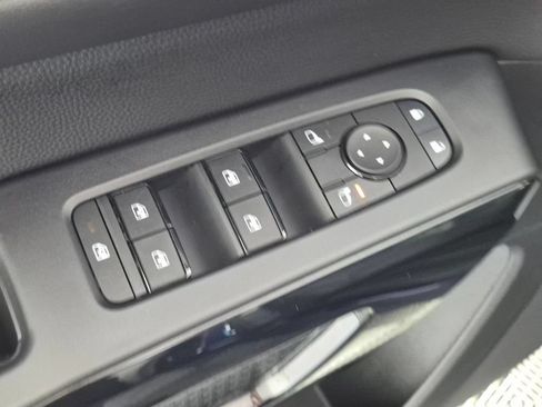Used 2025 Nissan Pathfinder SV w/ SV Premium Package FWD image 11