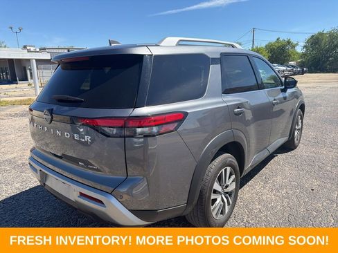 Used 2025 Nissan Pathfinder SL image 7